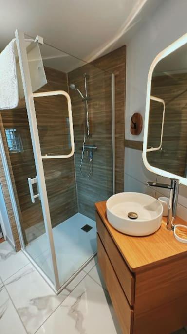 Chez Alice - Isigny Le Buat Villa Luaran gambar